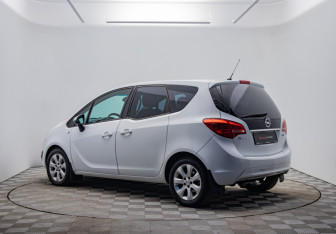 Подержанный автомобиль Opel Meriva 2013 года (7 фото)