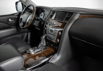 Подержанный автомобиль Infiniti QX80 2018 года (9 фото)