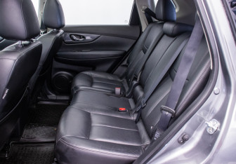 Подержанный автомобиль Nissan X-Trail 2015 года (11 фото)