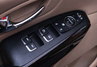 Подержанный автомобиль Kia Carnival 2020 года (20 фото)