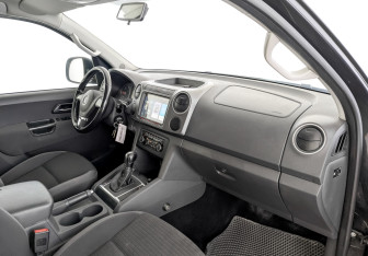 Подержанный автомобиль Volkswagen Amarok 2013 года (12 фото)