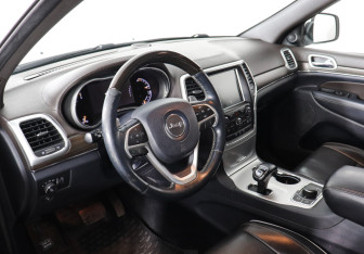 Подержанный автомобиль Jeep Grand Cherokee 2013 года (8 фото)