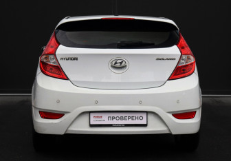 Подержанный автомобиль Hyundai Solaris Hatchback 2013 года (6 фото)