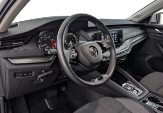 Подержанный автомобиль Skoda Octavia Liftback 2021 года (15 фото)