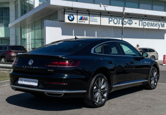 Подержанный автомобиль Volkswagen Arteon 2020 года (5 фото)