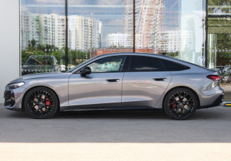 Подержанный автомобиль Audi A5 Liftback 2025 года (8 фото)