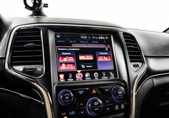 Подержанный автомобиль Jeep Grand Cherokee 2013 года (23 фото)