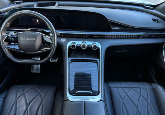 Подержанный автомобиль Exeed RX 2023 года (12 фото)