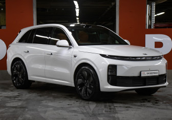Подержанный автомобиль LiXiang L6 2025 года (3 фото)