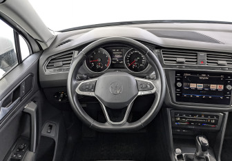 Подержанный автомобиль Volkswagen Tiguan 2021 года (22 фото)