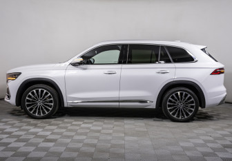 Подержанный автомобиль Geely Monjaro 2025 года (8 фото)