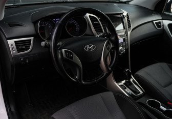 Подержанный автомобиль Hyundai i30 Hatchback 2016 года (12 фото)