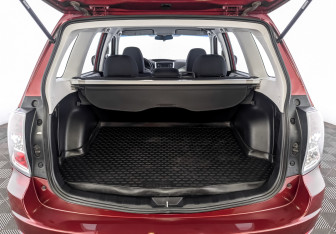 Подержанный автомобиль Subaru Forester Suv 2012 года (10 фото)