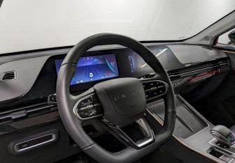 Подержанный автомобиль Omoda C5 2023 года (13 фото)