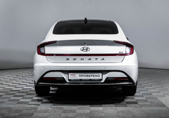 Подержанный автомобиль Hyundai Sonata 2021 года (6 фото)