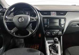 Подержанный автомобиль Skoda Octavia Liftback 2014 года (12 фото)