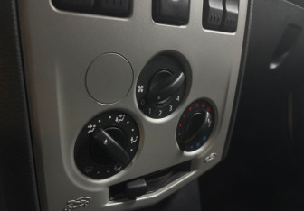 Подержанный автомобиль Renault Logan Sedan 2009 года (16 фото)