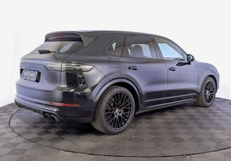 Подержанный автомобиль Porsche Cayenne 2023 года (5 фото)