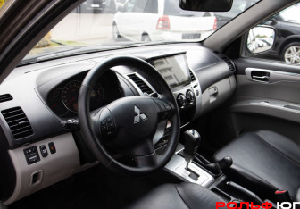 Подержанный автомобиль Mitsubishi Pajero Sport 2011 года (10 фото)