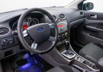 Подержанный автомобиль Ford Focus Sedan 2008 года (9 фото)