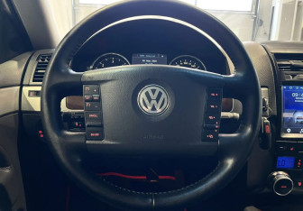 Подержанный автомобиль Volkswagen Touareg 2007 года (14 фото)