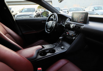 Подержанный автомобиль Lexus IS Sedan 2021 года (9 фото)