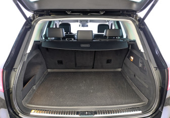 Подержанный автомобиль Volkswagen Touareg 2014 года (9 фото)