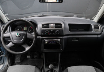 Подержанный автомобиль Skoda Fabia Hatchback 2010 года (9 фото)