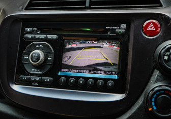 Подержанный автомобиль Honda Fit 2012 года (21 фото)