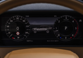 Подержанный автомобиль Land Rover Range Rover Velar 2017 года (12 фото)