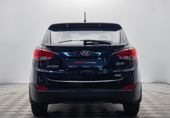 Подержанный автомобиль Hyundai ix35 2012 года (4 фото)