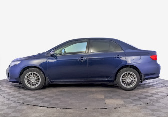 Подержанный автомобиль Toyota Corolla Sedan 2012 года (8 фото)