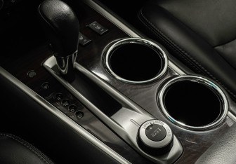 Подержанный автомобиль Nissan Pathfinder 2014 года (15 фото)