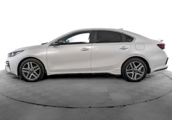 Подержанный автомобиль Kia Cerato Sedan 2020 года (8 фото)