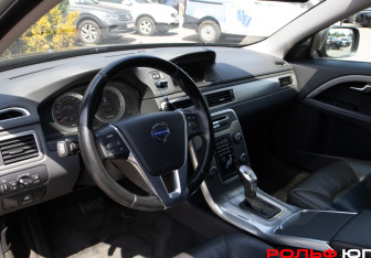 Подержанный автомобиль Volvo XC70 2012 года (10 фото)