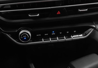 Подержанный автомобиль Changan Eado Plus 2023 года (15 фото)