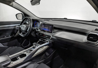 Подержанный автомобиль Geely Coolray 2022 года (12 фото)