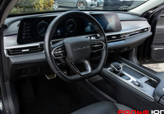 Подержанный автомобиль Chery Arrizo 8 2023 года (19 фото)