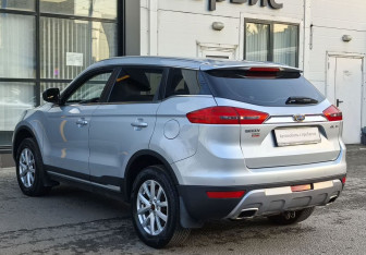 Подержанный автомобиль Geely Atlas 2018 года (7 фото)