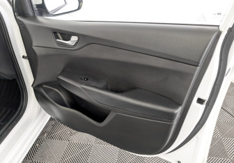 Подержанный автомобиль Hyundai Solaris Sedan 2020 года (24 фото)