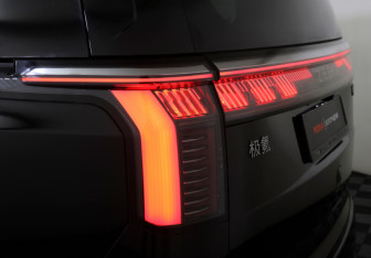 Подержанный автомобиль Zeekr 009 2023 года (31 фото)