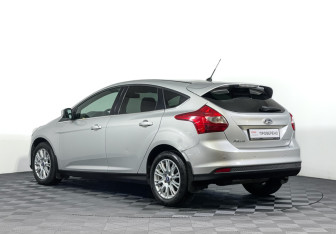 Подержанный автомобиль Ford Focus Hatchback 2014 года (7 фото)