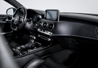 Подержанный автомобиль Kia Stinger 2018 года (9 фото)