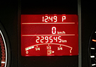 Подержанный автомобиль Volkswagen Polo Sedan 2012 года (23 фото)