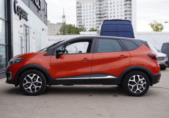 Подержанный автомобиль Renault Kaptur 2017 года (8 фото)
