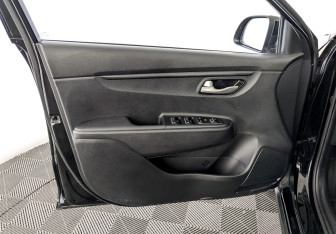 Подержанный автомобиль Kia Rio Hatchback 2020 года (19 фото)