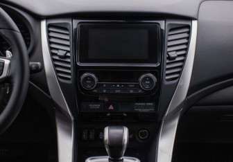 Подержанный автомобиль Mitsubishi Pajero Sport 2018 года (14 фото)