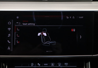 Подержанный автомобиль Audi A8 2021 года (19 фото)