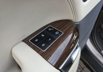 Подержанный автомобиль Land Rover Range Rover Sport 2015 года (22 фото)