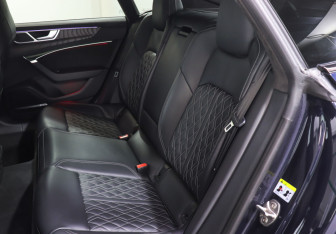 Подержанный автомобиль Audi A7 2019 года (10 фото)